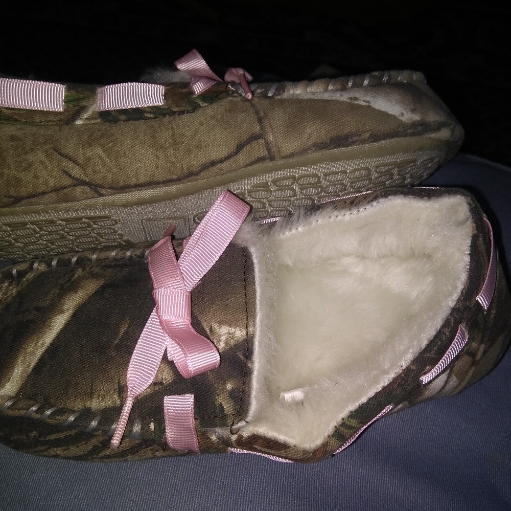 Girls camo slippers